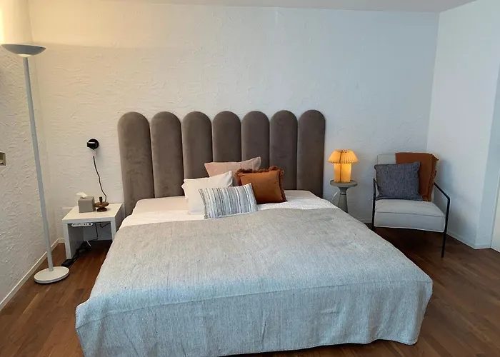 Biel-bruegg לינה וארוחת בוקר