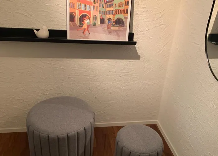 לינה וארוחת בוקר Biel-bruegg 3*